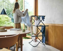 Ensemble séchoir à linge AirFrame™ 21 m en deux parties et cintre de séchage Petal™ 32 positions