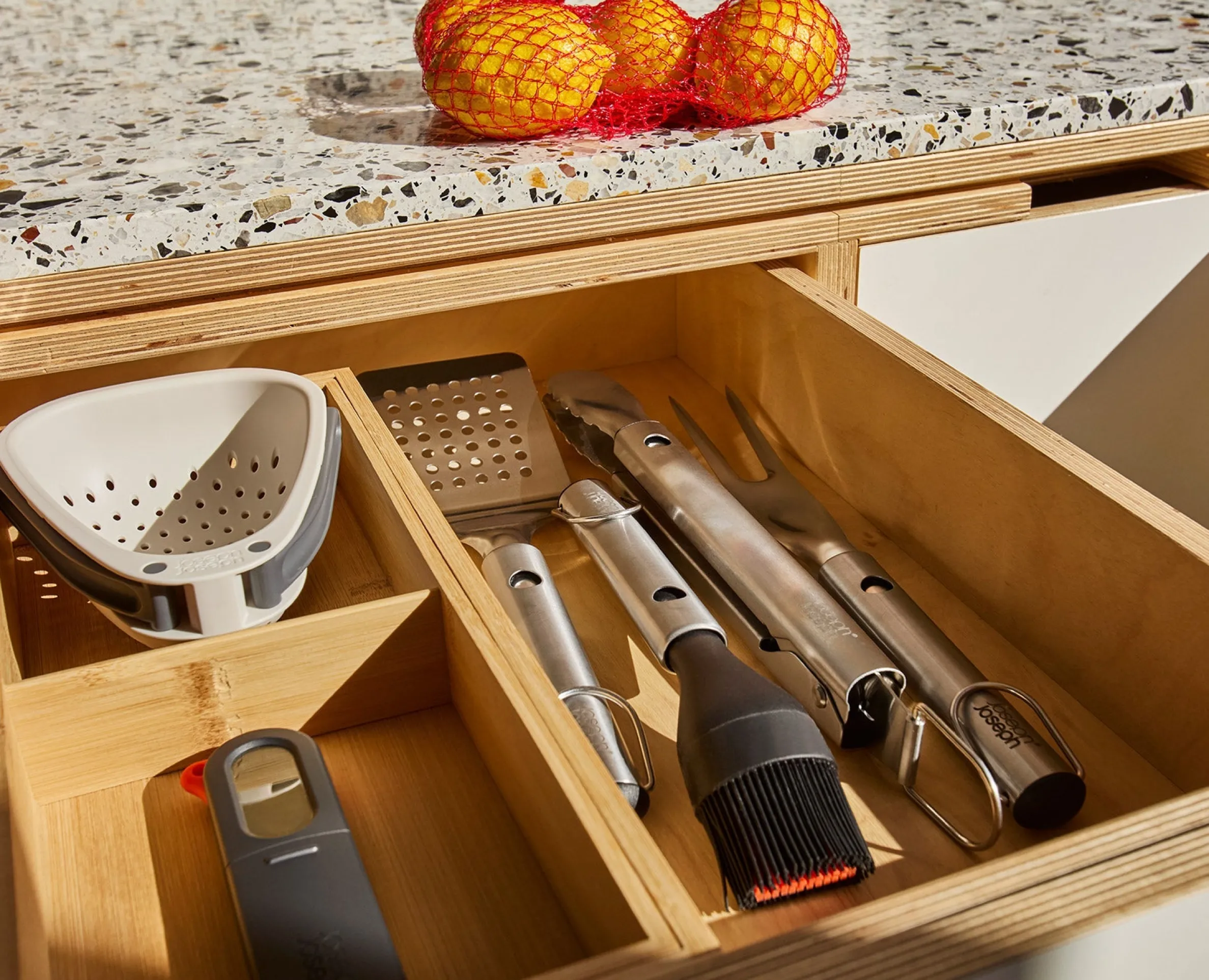 Fourchette à Barbecue Rétractable en Inox GrillOut™