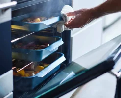 Petit plat à rôtir bleu Nest™ Oven